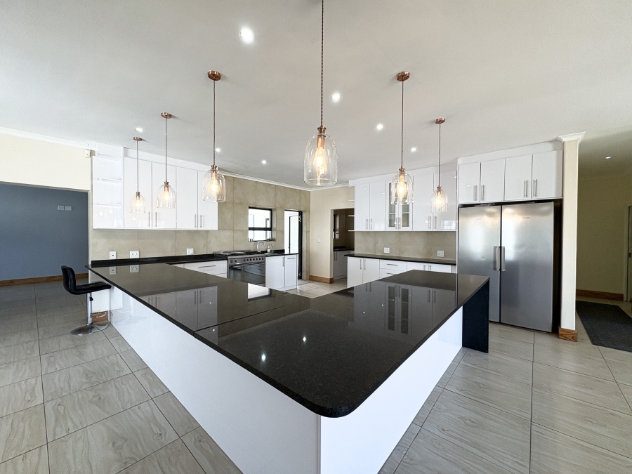 4 Bedroom Property for Sale in Pearl Bay Western Cape